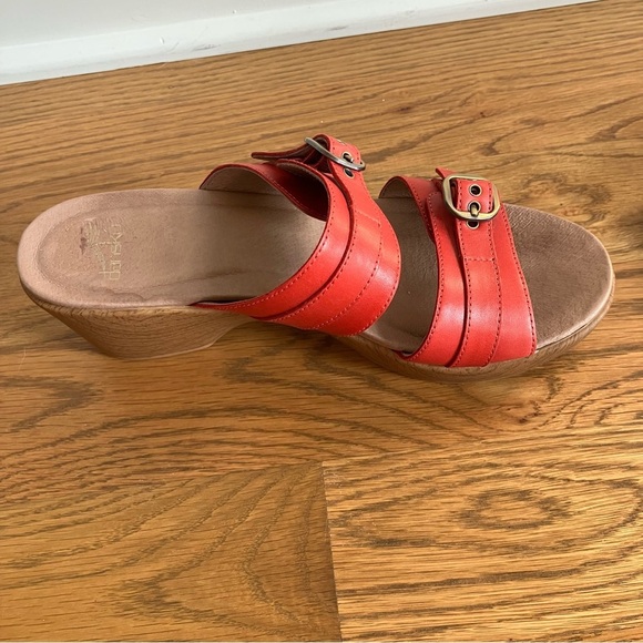 EUC Dansko Size 9.5 to 10EUR 40 Jessie Red Leather Wedge Sandals Womens Shoes - Picture 5 of 12